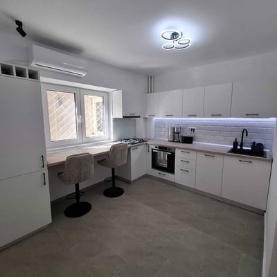 Location appartement confortable avec balcon, 70 м², Secteur 4, Bucarest, Roumanie