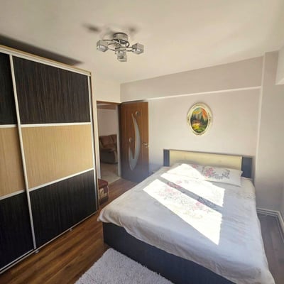 Spacious apartment with balcony for rent, 100 m², Constanța, Romania