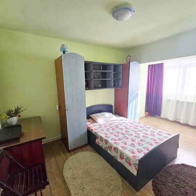 Spacious apartment with balcony for rent, 100 m², Constanța, Romania