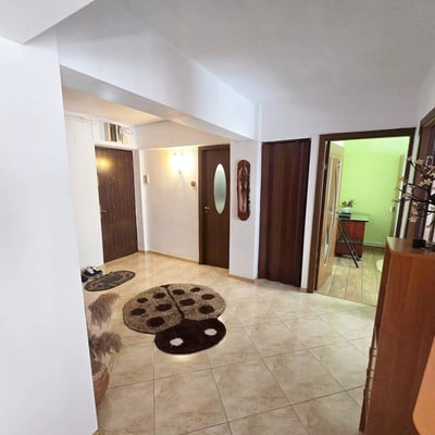 Spacious apartment with balcony for rent, 100 m², Constanța, Romania
