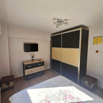 Spacious apartment with balcony for rent, 100 m², Constanța, Romania
