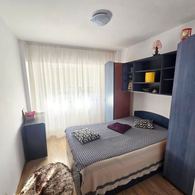 Spacious apartment with balcony for rent, 100 m², Constanța, Romania