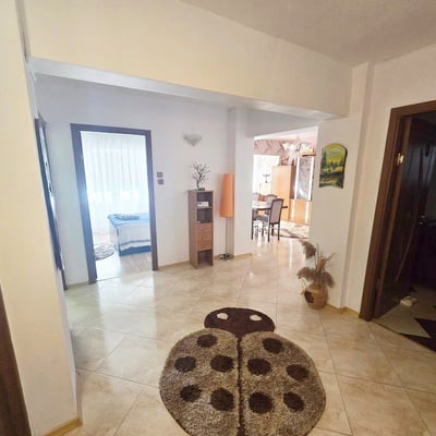 Spacious apartment with balcony for rent, 100 m², Constanța, Romania