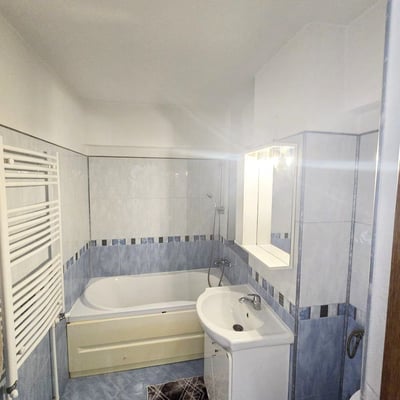 Spacious apartment with balcony for rent, 100 m², Constanța, Romania