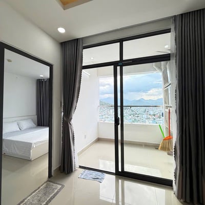 Geräumige möblierte wohnung mit blick auf stadt und meer zur miete, 74 м², Nha Trang, Vietnam