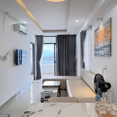 Geräumige möblierte wohnung mit blick auf stadt und meer zur miete, 74 м², Nha Trang, Vietnam