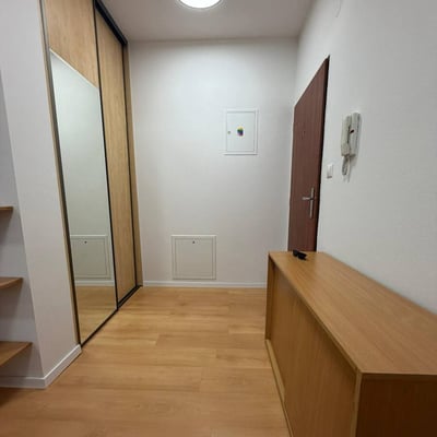 Аренда уютной, просторной квартиры, 61 м², Новая Вракуня, Братислава, Словакия