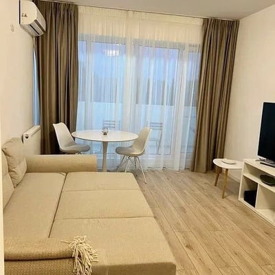 Аренда светлой, комфортной квартиры с балконом, Мамая Сат, Румыния