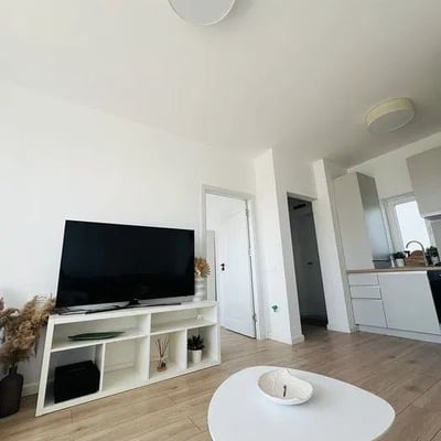 Аренда светлой, комфортной квартиры с балконом, Мамая Сат, Румыния