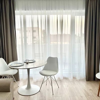 Аренда светлой, комфортной квартиры с балконом, Мамая Сат, Румыния