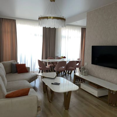 Alquiler de apartamento luminoso, cómodo, amueblado, 100 m², Batumi, Georgia