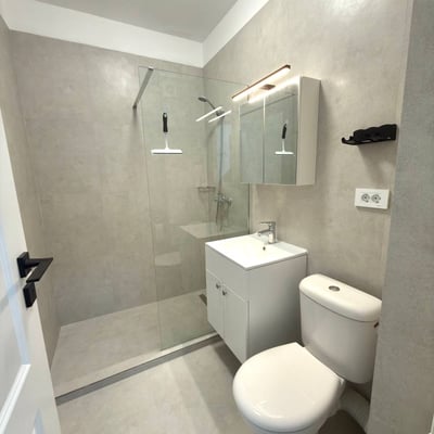 Location appartement moderne, meublé, 42 м², Secteur 6, Bucarest, Roumanie