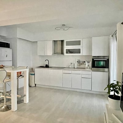 Spacious apartment with stunning sea view for rent, Mamaia, Romania