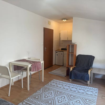 Location d’un appartement compact et meublé, Stare Mesto, Bratislava, Slovaquie