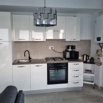 Alquiler de cómodo apartamento amueblado con plaza de aparcamiento, 55 m², Mamaia Sat, Rumanía