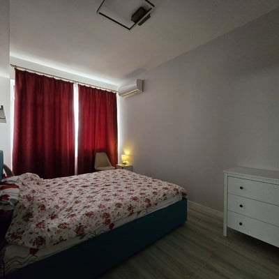 Location d’un appartement confortable et meublé avec place de parking, 64 м², Mamaia Sat, Roumanie