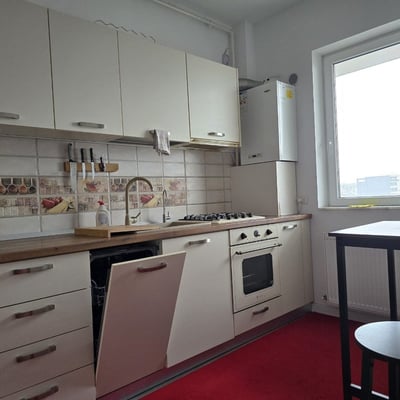 Location d’un appartement confortable et meublé avec place de parking, 64 м², Mamaia Sat, Roumanie