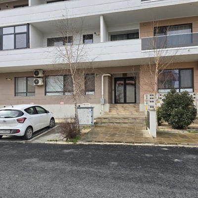 Location d’un appartement confortable et meublé avec place de parking, 64 м², Mamaia Sat, Roumanie