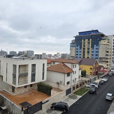 Location d’un appartement confortable et meublé avec place de parking, 64 м², Mamaia Sat, Roumanie