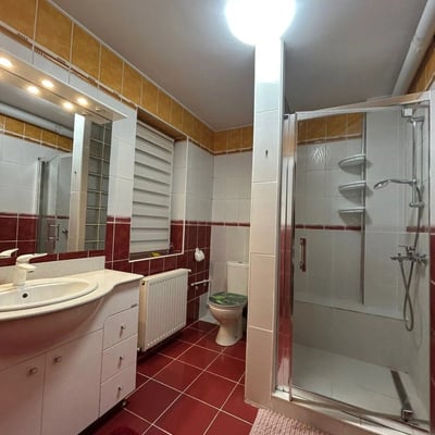 Location d’une maison spacieuse et confortable avec parking, 140 м², Boreal, Constanta, Roumanie