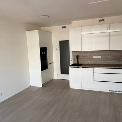 Location d’un appartement moderne et lumineux, 32 м², Hloubetin, Prague, République tchèque