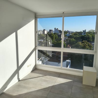 Alquiler de luminoso apartamento dúplex de 3 ambientes, Villa Urquiza, Buenos Aires, Argentina