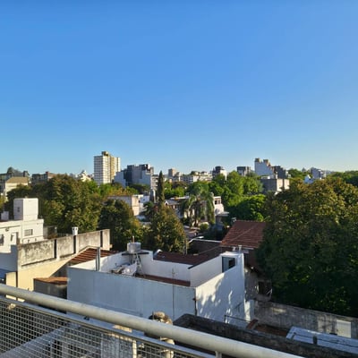 Alquiler de luminoso apartamento dúplex de 3 ambientes, Villa Urquiza, Buenos Aires, Argentina