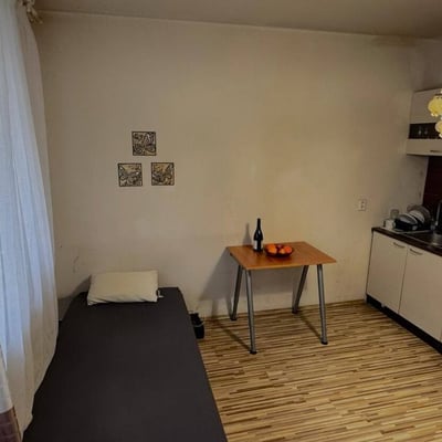 Location d'un studio chaleureux et meublé, Petržalka, Bratislava, Slovaquie