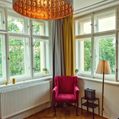 Location d'un appartement lumineux et entièrement meublé avec balcon, 47 m², Smíchov, Prague, République tchèque