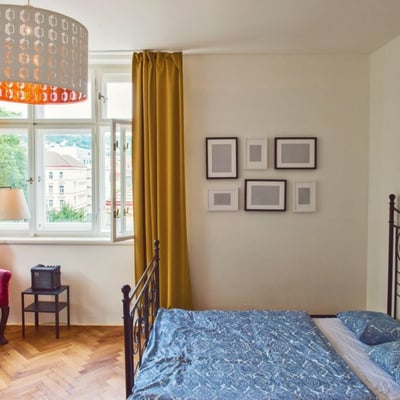 Location d'un appartement lumineux et entièrement meublé avec balcon, 47 m², Smíchov, Prague, République tchèque