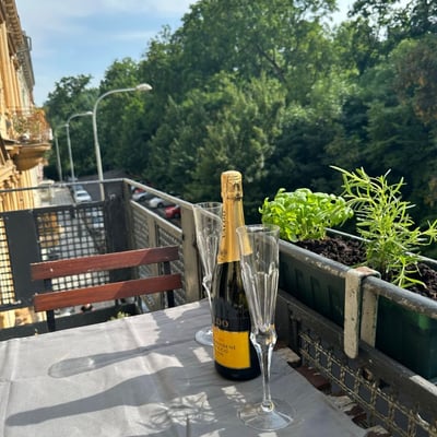 Location d'un appartement lumineux et entièrement meublé avec balcon, 47 m², Smíchov, Prague, République tchèque