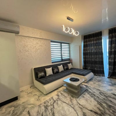 Location d'un appartement moderne et confortable près de la plage, 50 m², Mamaia, Constanța, Roumanie
