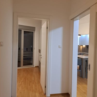 Location d'un appartement confortable, 80 m², Banovo Brdo, Belgrade, Serbie