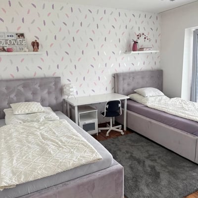 Location d'une villa moderne et confortable avec piscine, Bratislava, Slovaquie