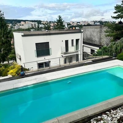 Location d'une villa moderne et confortable avec piscine, Bratislava, Slovaquie