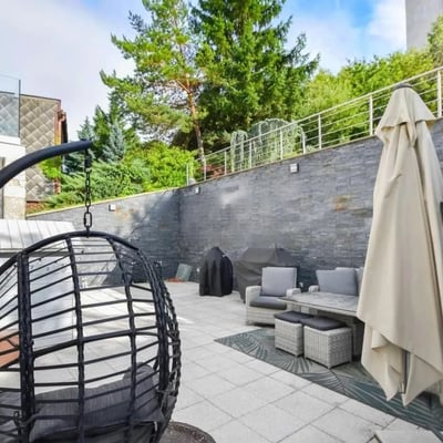 Location d'une villa moderne et confortable avec piscine, Bratislava, Slovaquie