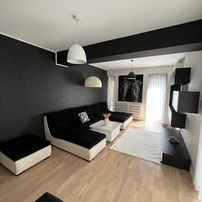 Location d'un appartement spacieux de 200 m² avec jardin privé, quartier Tractorul, Brasov, Roumanie