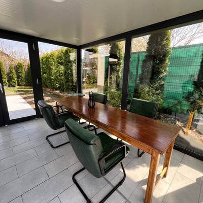 Location d'un appartement spacieux de 200 m² avec jardin privé, quartier Tractorul, Brasov, Roumanie