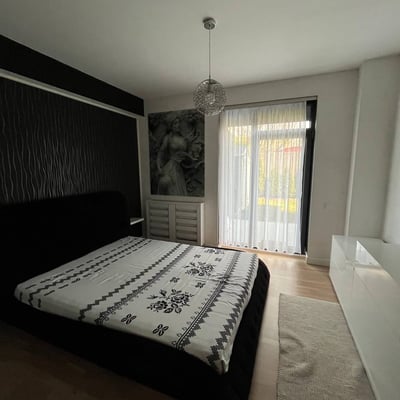 Location d'un appartement spacieux de 200 m² avec jardin privé, quartier Tractorul, Brasov, Roumanie