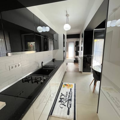 Location d'un appartement spacieux de 200 m² avec jardin privé, quartier Tractorul, Brasov, Roumanie