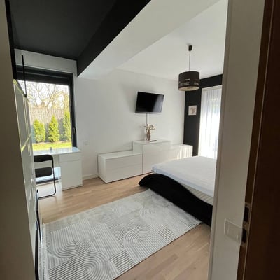 Location d'un appartement spacieux de 200 m² avec jardin privé, quartier Tractorul, Brasov, Roumanie