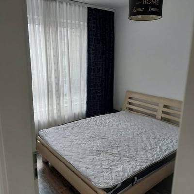 Se alquila apartamento acogedor con parking, Brașov
