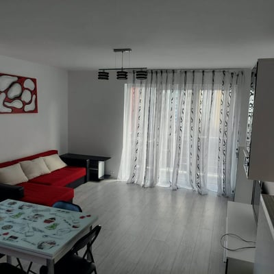 Se alquila apartamento acogedor con parking, Brașov