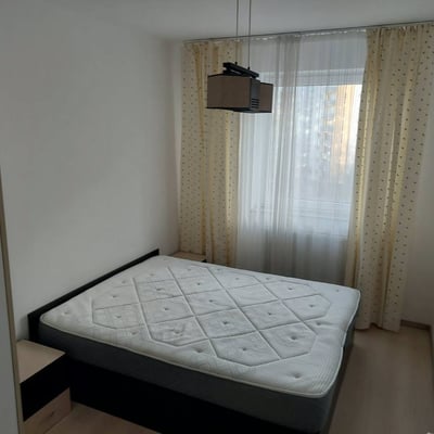 Se alquila apartamento acogedor con parking, Brașov