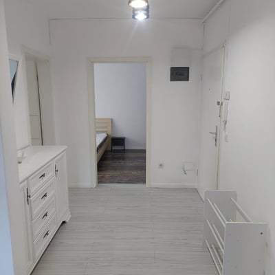 Se alquila apartamento acogedor con parking, Brașov