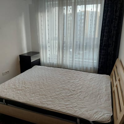 Se alquila apartamento acogedor con parking, Brașov