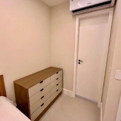 Alquiler a largo plazo de un apartamento dúplex de 3 habitaciones, 90 m², en Barra da Tijuca, Río de Janeiro, Brasil