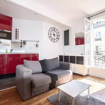 Long-term rental in Paris — 30 m² studio on the 4th floor without elevator in the 13th district
