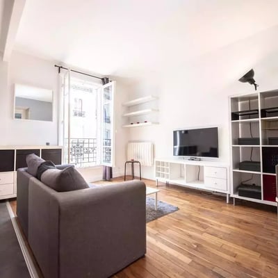 Long-term rental in Paris — 30 m² studio on the 4th floor without elevator in the 13th district