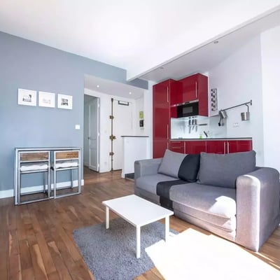 Long-term rental in Paris — 30 m² studio on the 4th floor without elevator in the 13th district